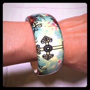 Cross bangle